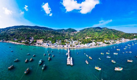 Côn Đảo, một hòn đảo xinh đẹp nhất Việt Nam, là điểm đến lý tưởng cho những ai muốn khám phá vẻ đẹp hoang sơ